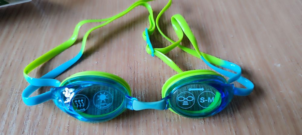 Ochelari de înot colorați