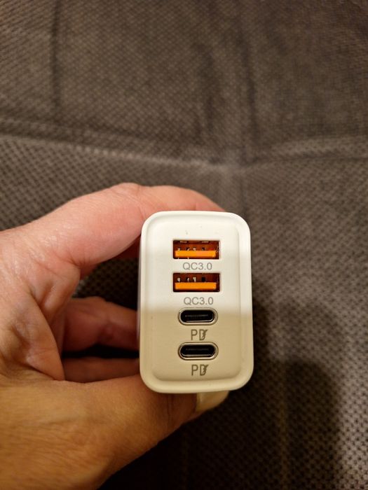 Зарядно - 120 W, четири изхода
