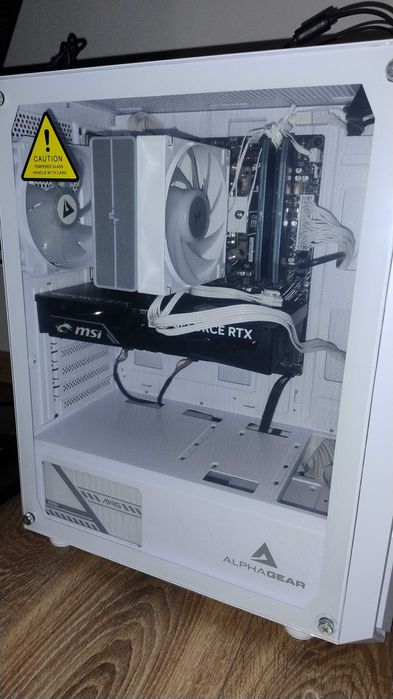 Vând PC gaming de o performanță înaltă în toate jocurile din 2026.