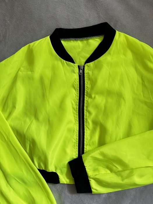 Електриково тънко късо яке по модел на ZARA