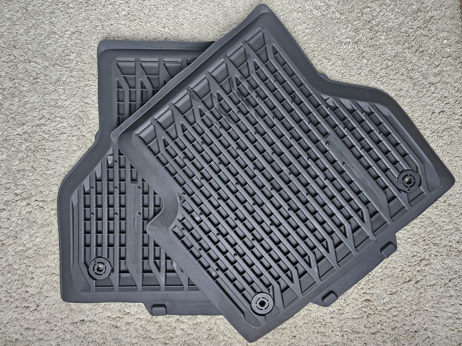 Продавам оригинални гумени стелки за Ауди А6 С8, Ауди А7