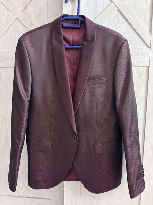 Костюм 48 р новый