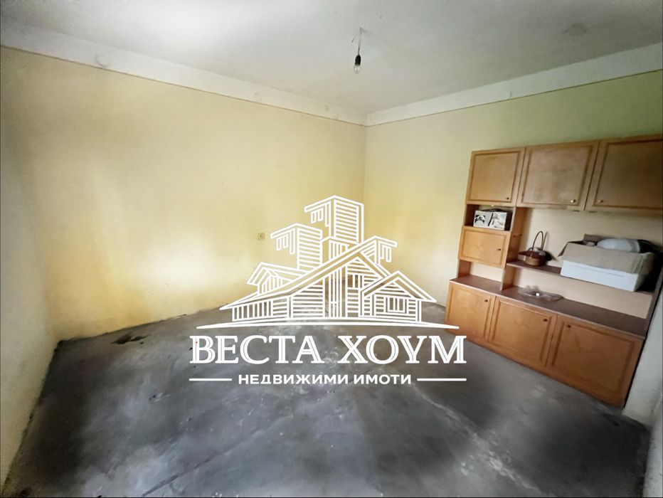 Двуетажна къща в гр. Крън
