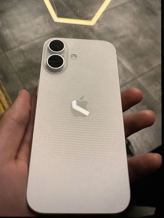Iphone 16 , 1год гарантия есть! Ёмкость 100%