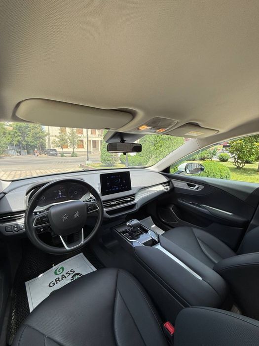 HONGQI EQM5 500kmlik nasiyaga sotiladi