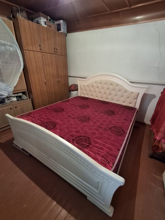 Двуспальный кровать сатылады.