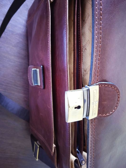 Vand geanta de piele Barbat GIANNI CONTI  NOUA 699 lei