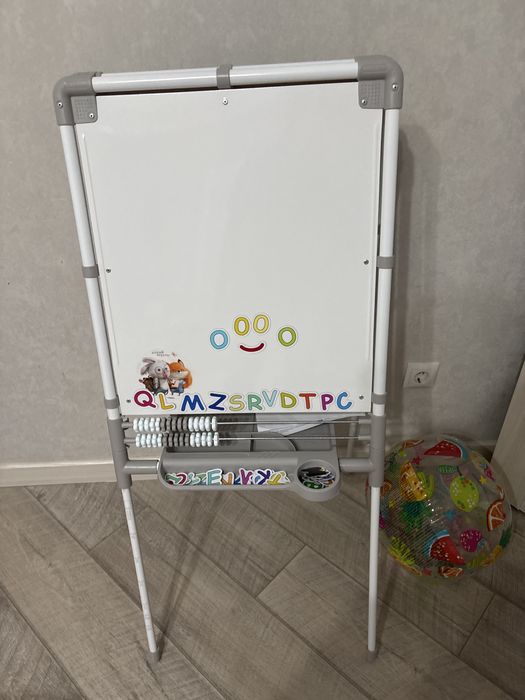 Доска магнитная и рисовать мелом