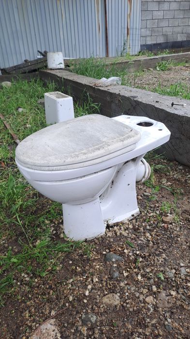 Продам унитаз с доставкой