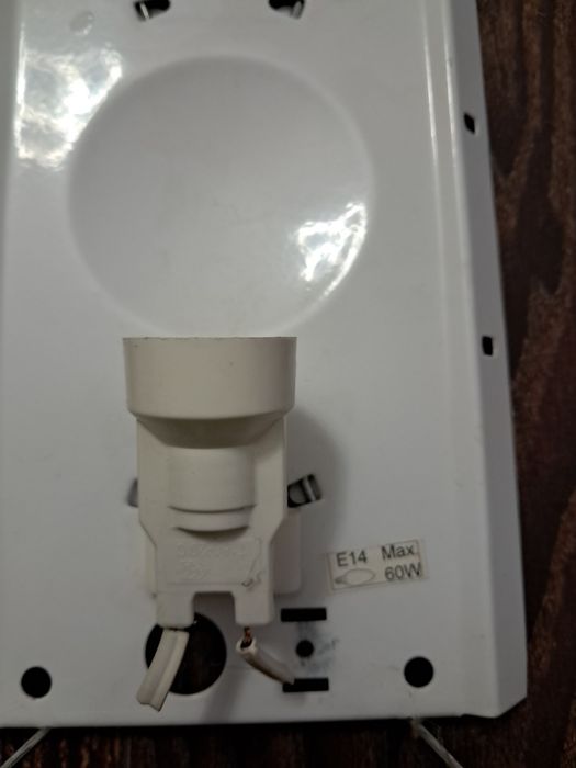 Плафониера с фасонка