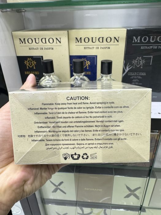 Moudon Elegant Radiant Obsidian