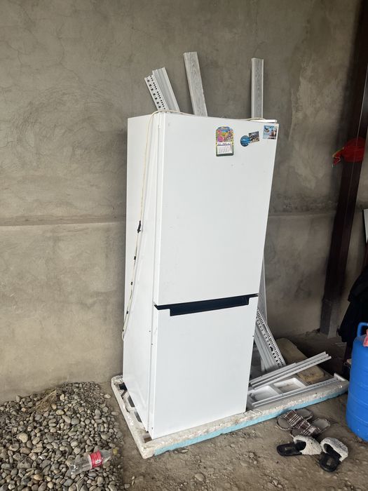 Холодильник indesit