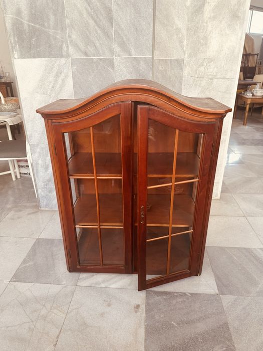 Витрина от масив и фурнир – Rondova, неокласически стил