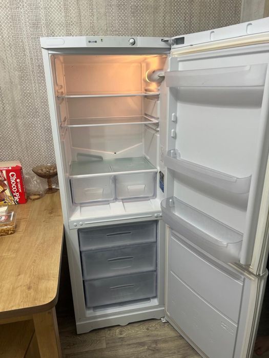 Продам холодильник