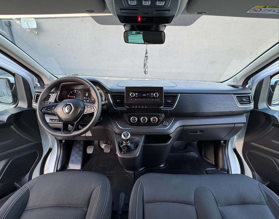 Renault Trafic 2022 2.0 150 CP Extra-Lung 8+1 Locuri Euro 6 Cutie Manuala 6+1 Viteze