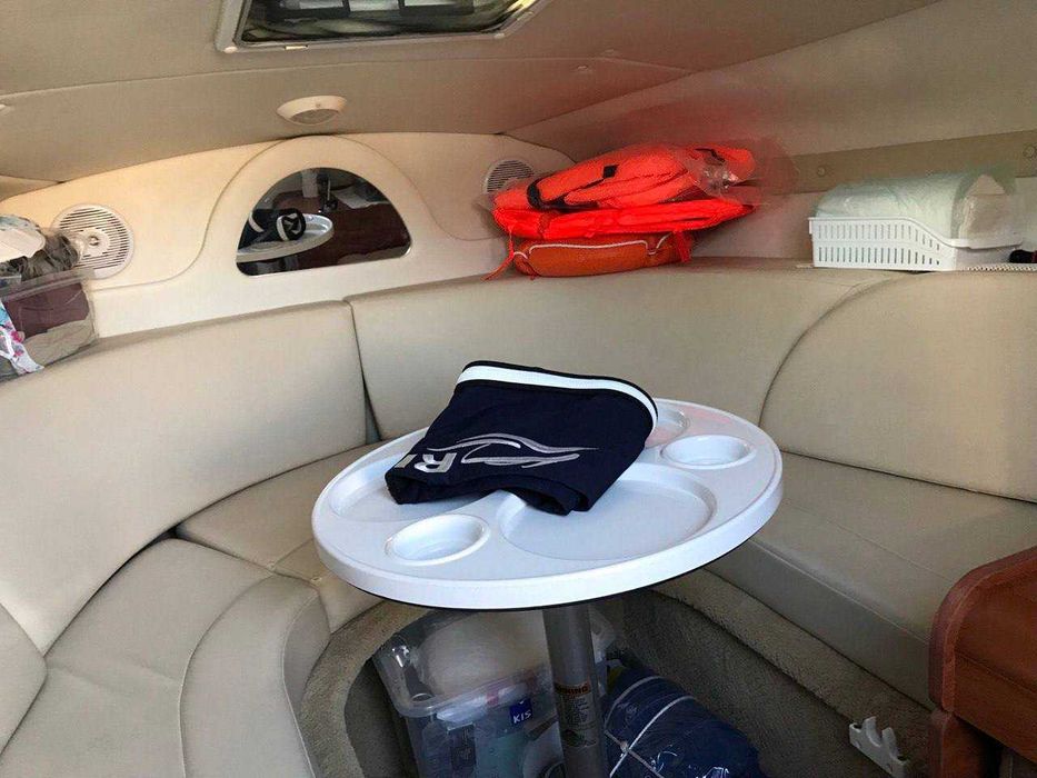 Моторна яхта Rinker 230