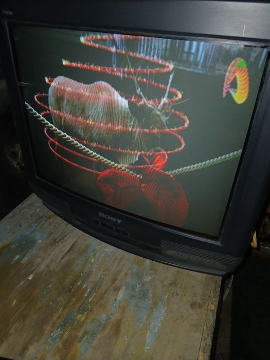 Телевизор панасоник.