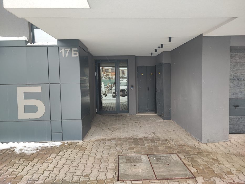 Под наем тристаен апартамент  90 кв 739 евро кв Витоша