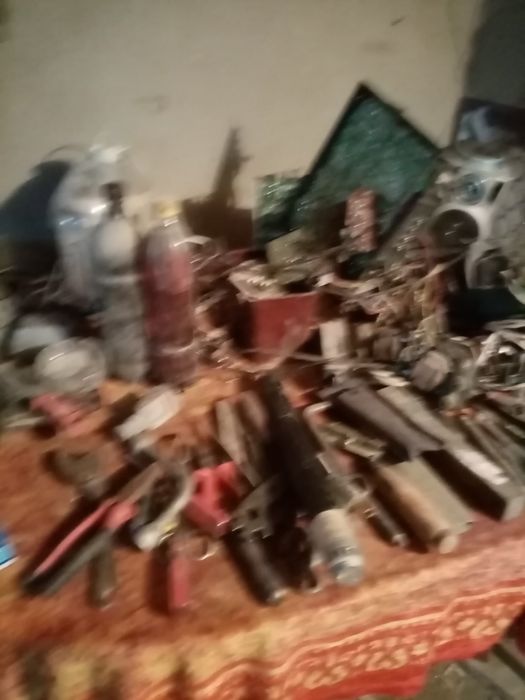 Продается. Все. Из. Дома