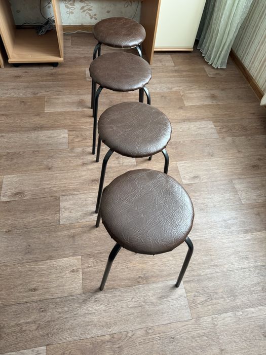 Табуретки 4 штуки