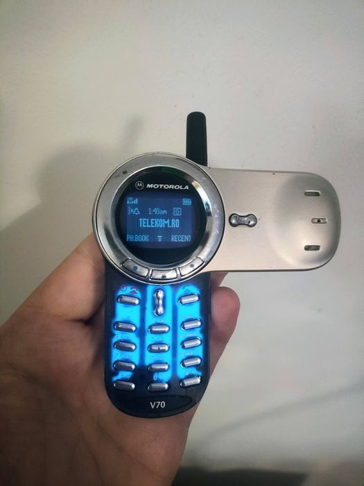 Motorola v70 + charger original sigilat ( unlocked, baterie f  buna)