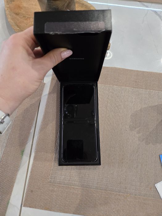 Смартфон Samsung Galaxy Z Flip5, 8GB RAM, 256GB, 5G, Lavender