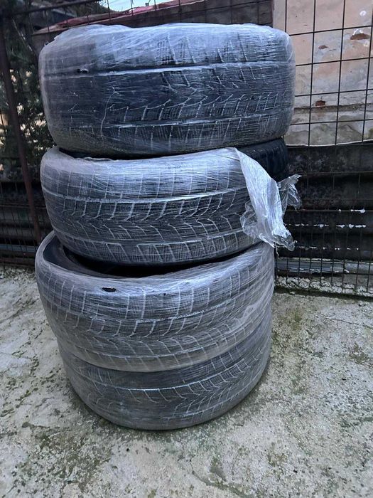 Vând cauciucuri 256/45R20