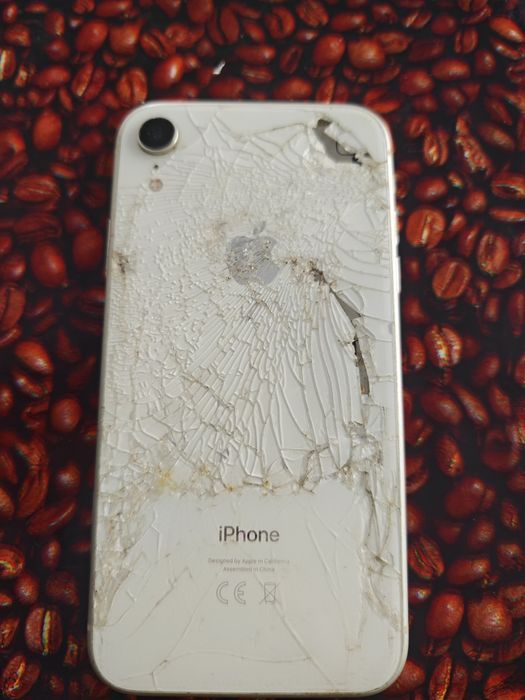 iPhone xr pentru piese dezmembrari