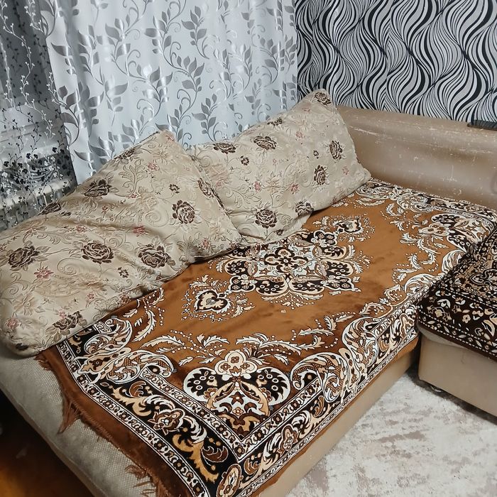 Продам угловой  диван б/у