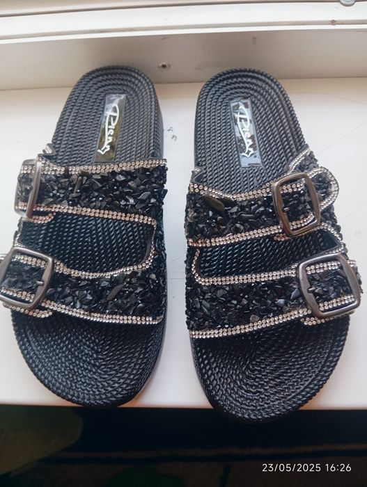 Uyga koʻchaga kiyish uchun tapochka