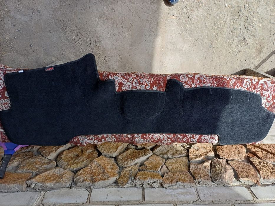 Продам защитный коврик на панель Prado 120