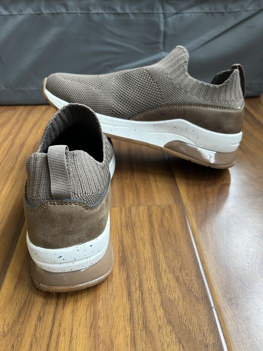 Продаюися кроссрвки. Размер 36