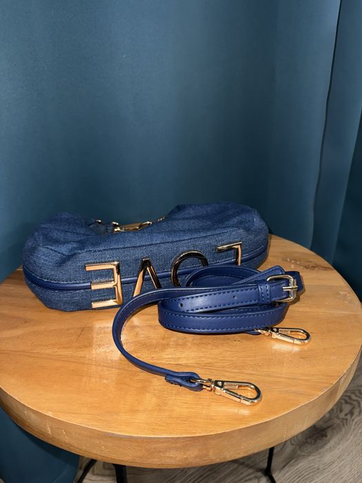 Дънкова чанта със златен детайл