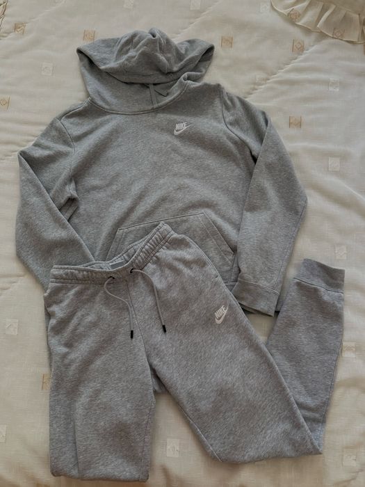 Продавам екип на Nike