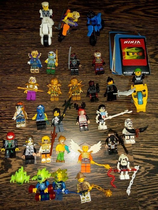 Играчки от киндер яйца,(някои от времето на соца) и други играчки