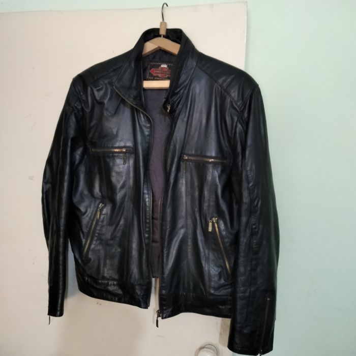 Продам кожаные куртки.