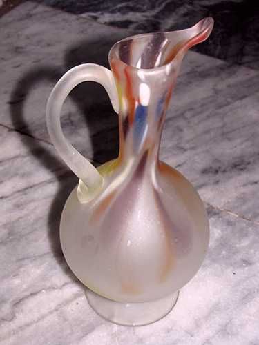 Кувшин, ваза матового стекла.