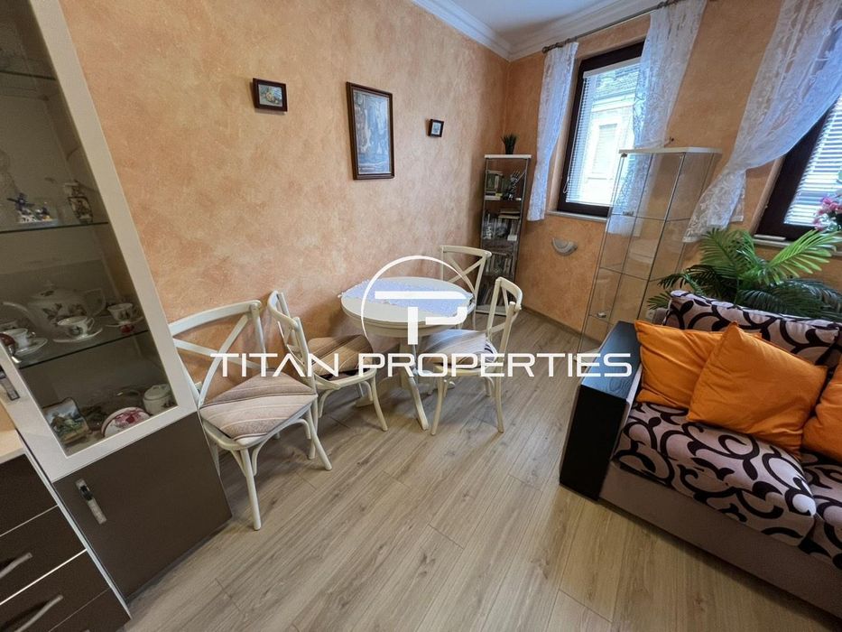 Дава се под наем Двустаен апартамент в Бургас, Център - 67 кв.м за 408 € - Снимка #3