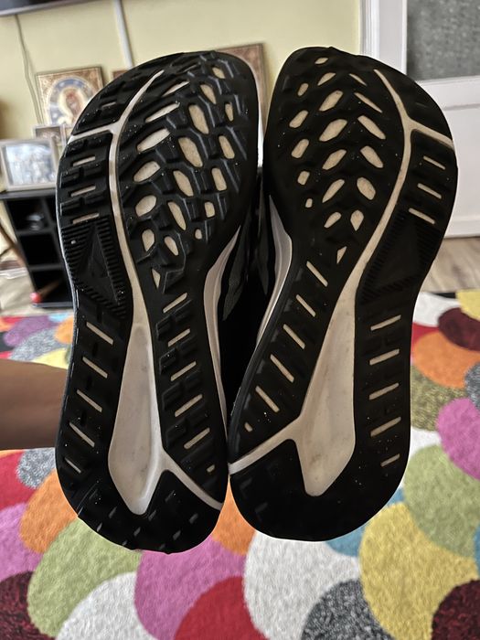 Vând pantofi sport Nike noi