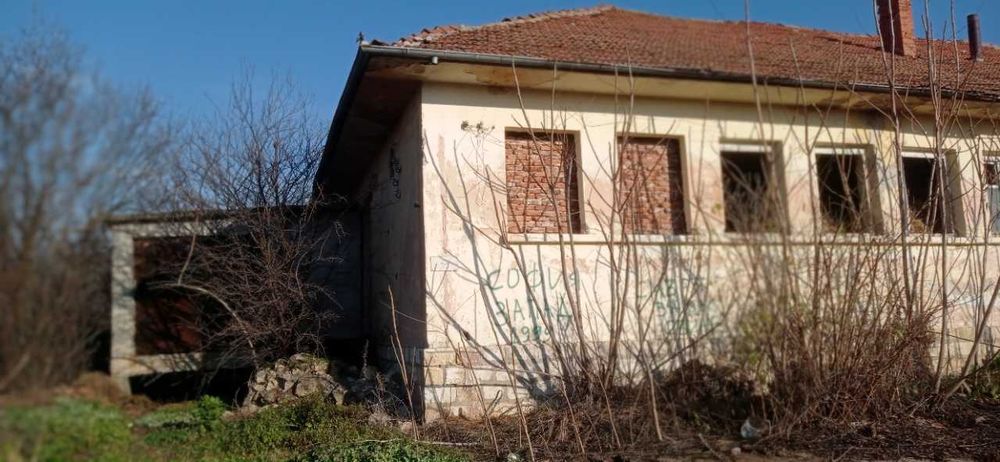 Фурна 350 м2 и 1500 м2 земя