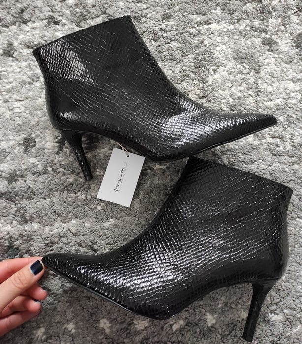 Черни боти Stradivarius змийска кожа