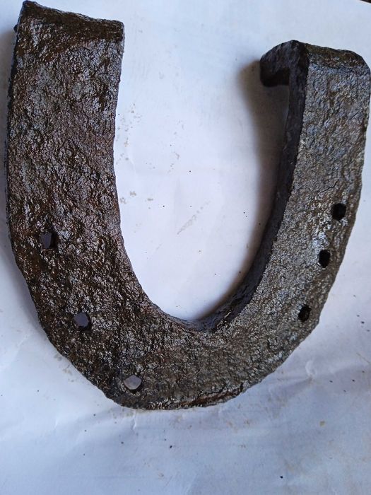 Стари истински ковани подкови за щастие и късмет.