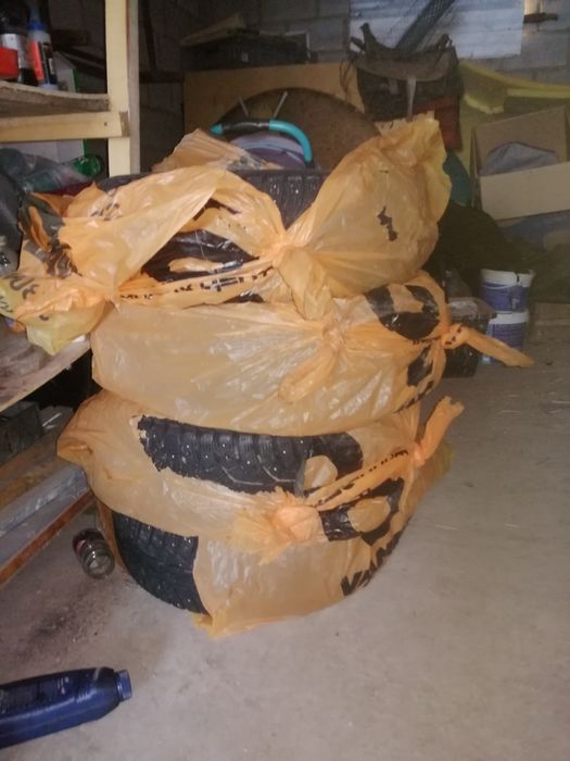 Nokian hakkapeliitta 215 /65 R16
