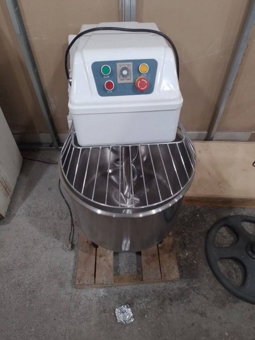 mixer xamir qoruvchi azgina ishlagan