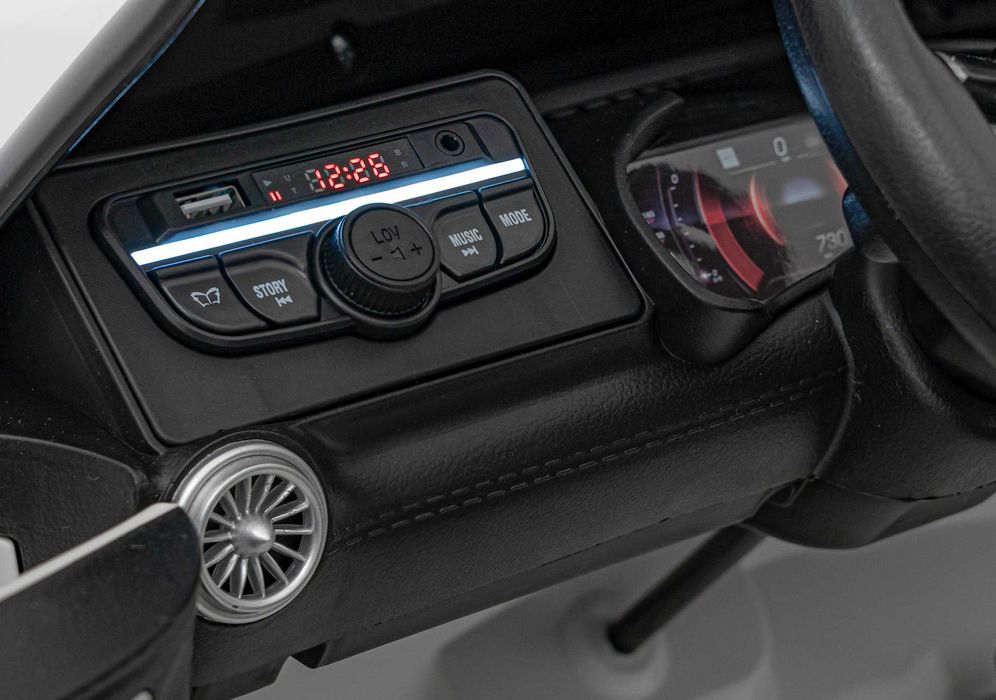 Masinuta electrica pt copii Mercedes Benz SL63 4x4 200W (SL63) Alb