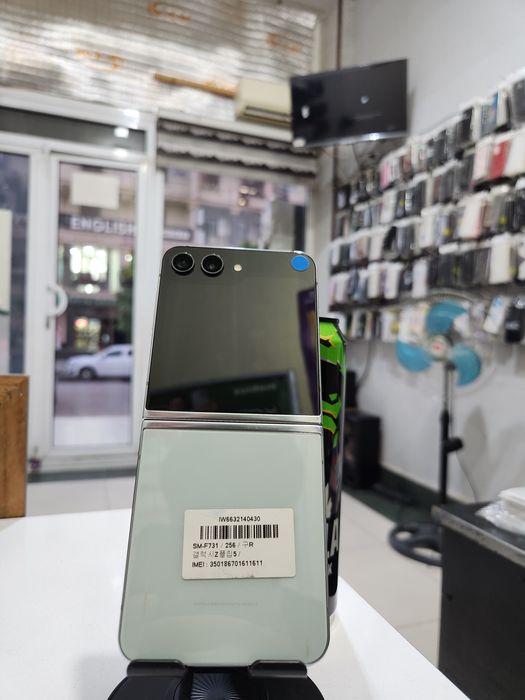 Samsung Z flip 5 new