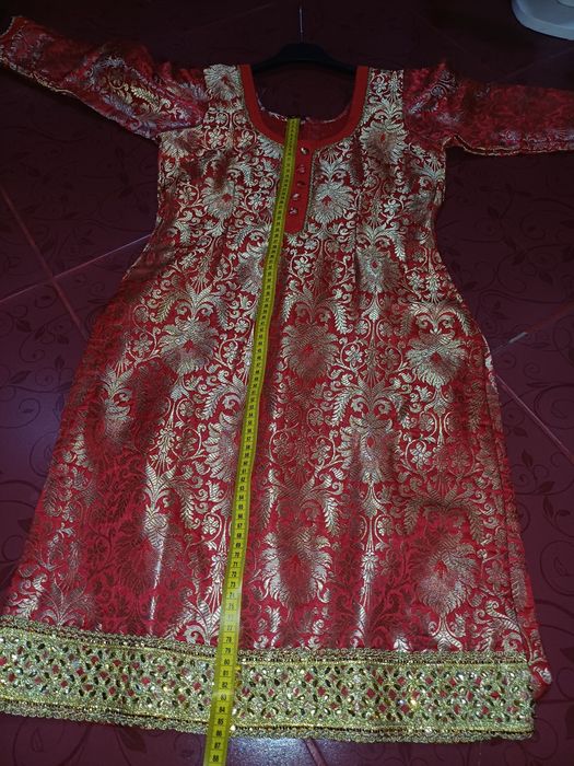 Tunică elegantă brocart roșie cu model auriu