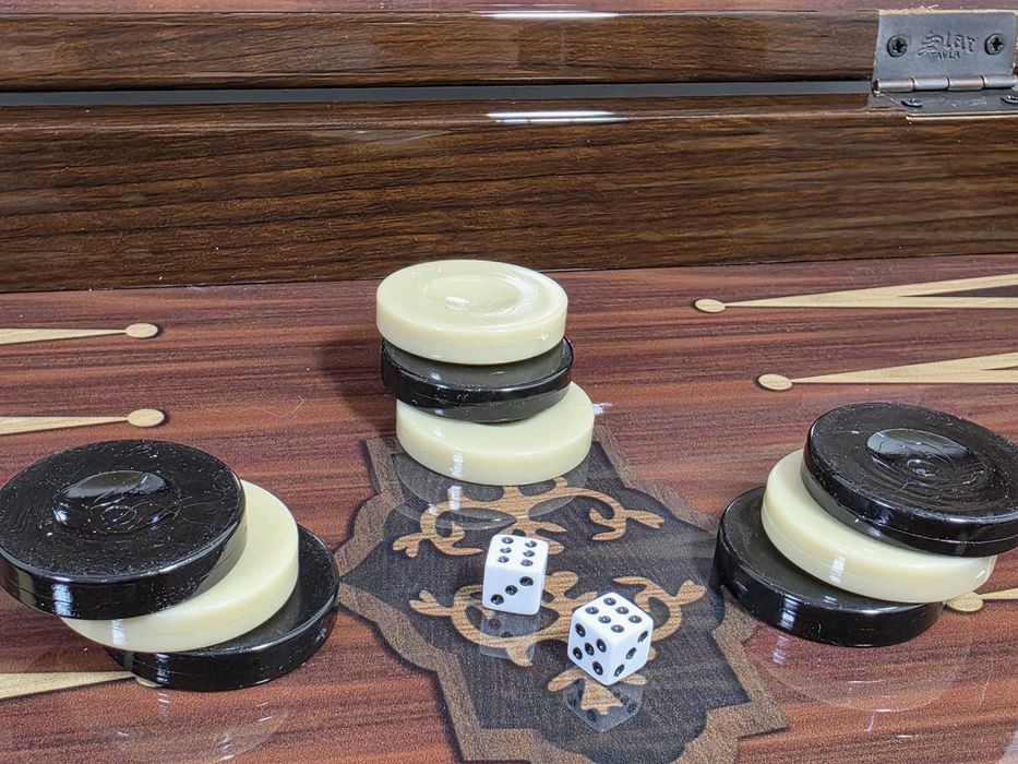 Set Backgammon Star Antique în Nuc, cu Blocare Magnetică – Nessiworld