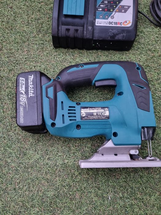 Fierastrau pendular makita djv 182