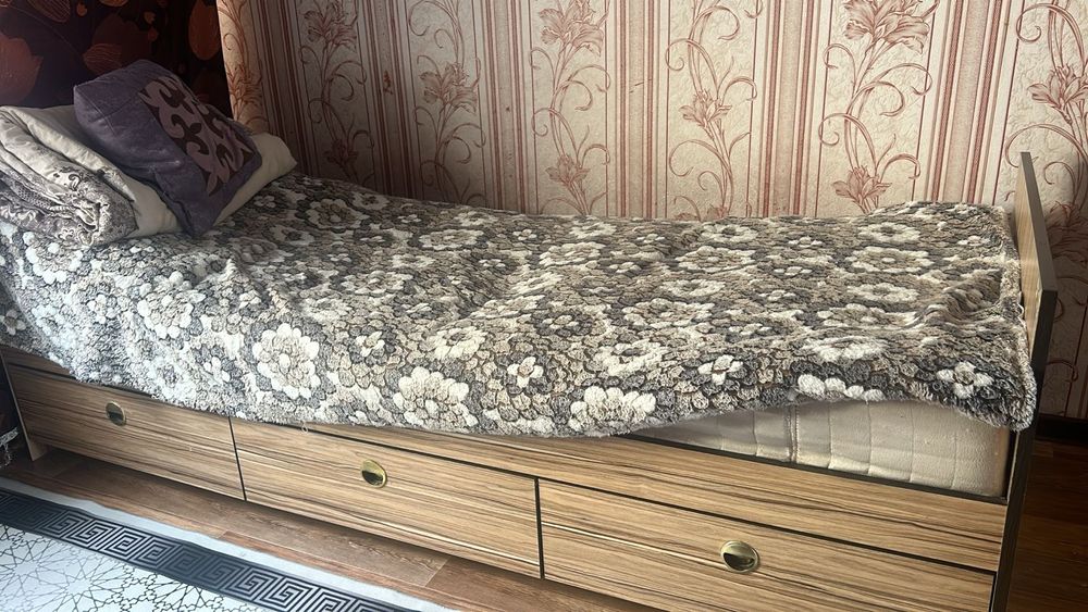Продам кровпть спальный 2 шт
